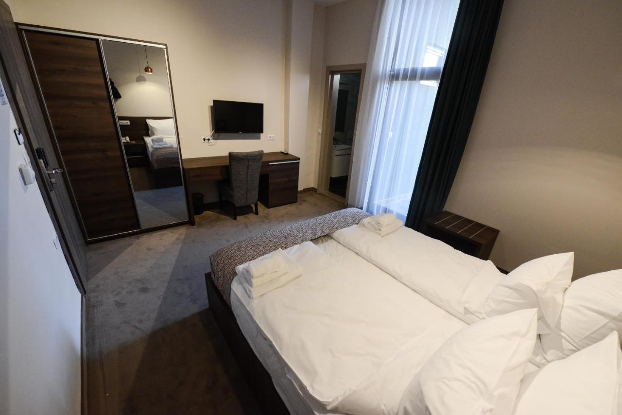 Hotel Cara 28 Скопье Экстерьер фото