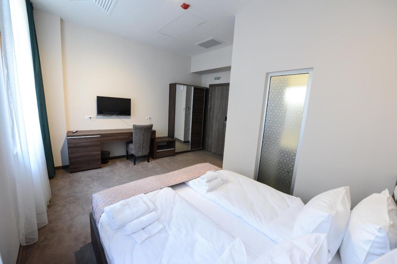 Hotel Cara 28 Скопье Экстерьер фото
