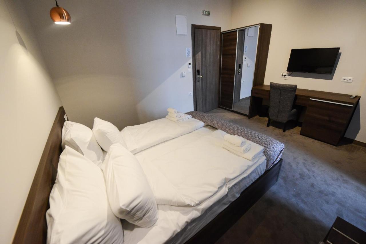 Hotel Cara 28 Скопье Экстерьер фото