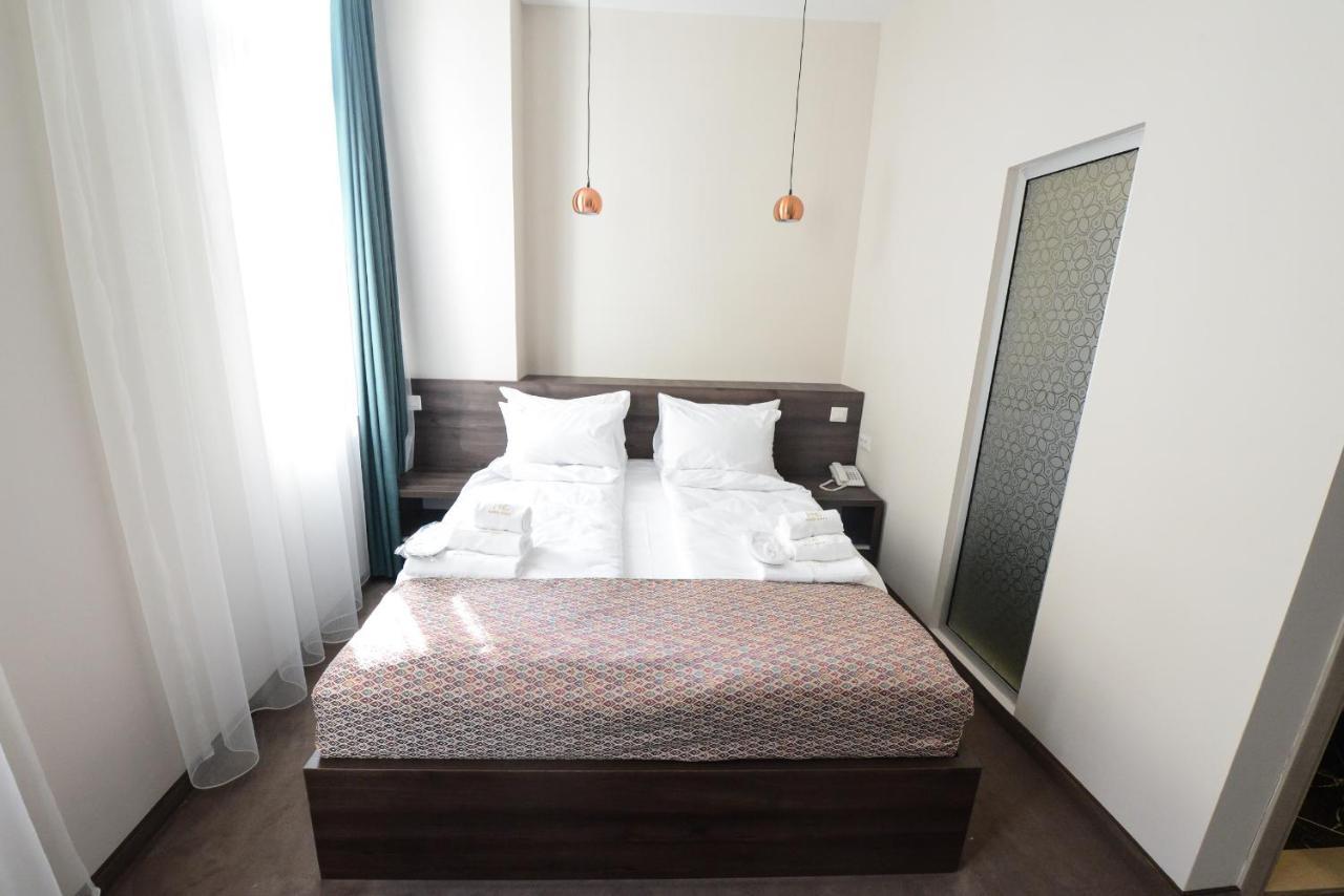 Hotel Cara 28 Скопье Экстерьер фото