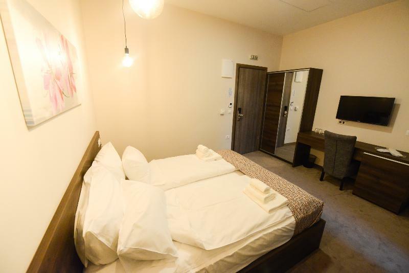 Hotel Cara 28 Скопье Экстерьер фото