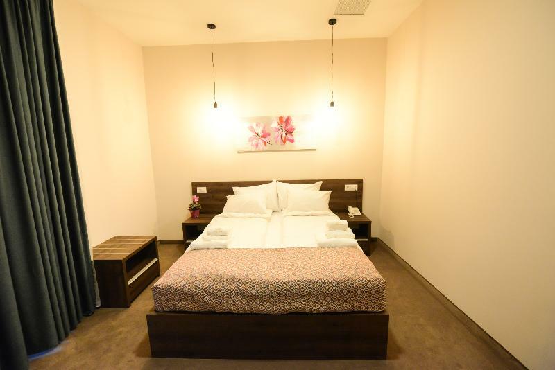 Hotel Cara 28 Скопье Экстерьер фото