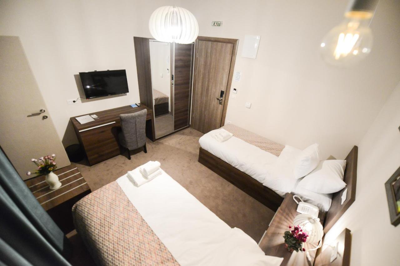 Hotel Cara 28 Скопье Номер фото